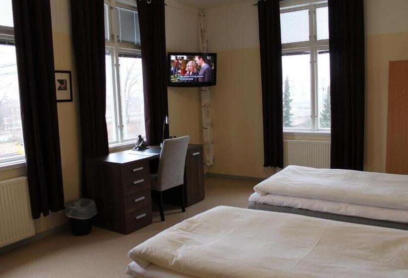 Номер Стандарт Четырехместный Совместный Санузел, Stationshusets Hotell Och Café Fd Hotell Lilla Station