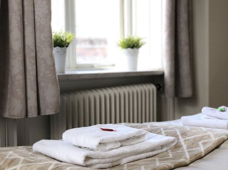 Standard Room Shared Bathroom, Järnvägshotellet