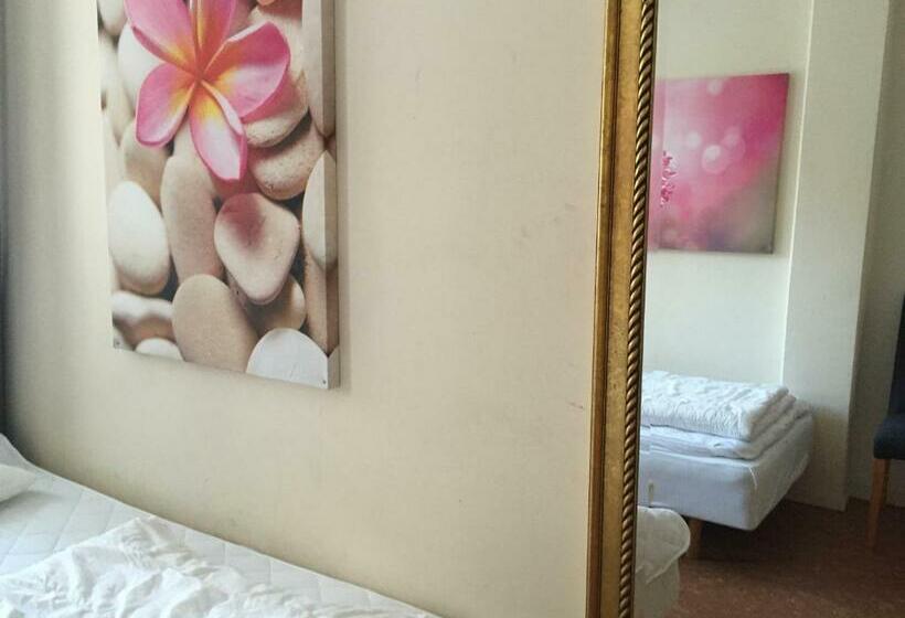 اتاق استاندارد با سرویس بهداشتی مشترک, Linne Hostel