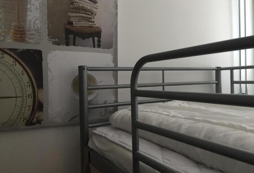 اتاق اکونومی یک تخته, Linne Hostel