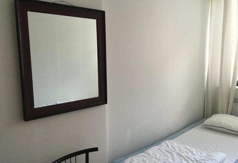اتاق پایه با سرویس بهداشتی مشترک, Linne Hostel