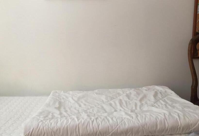 Quarto Basic Banheiro Compartilhado, Linne Hostel
