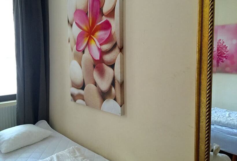 Quarto Estandar Banheiro Compartilhado, Linne Hostel
