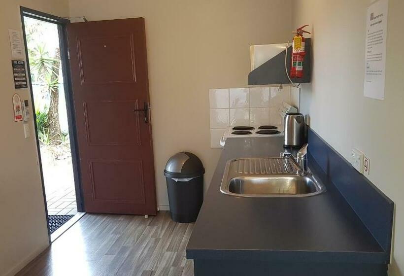 Апартаменты 2 Спальни, Palm Court Motel