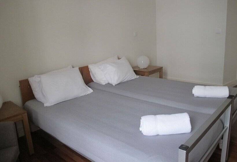اتاق استاندارد با سرویس بهداشتی مشترک, Azores Youth Hostels   Sao Miguel