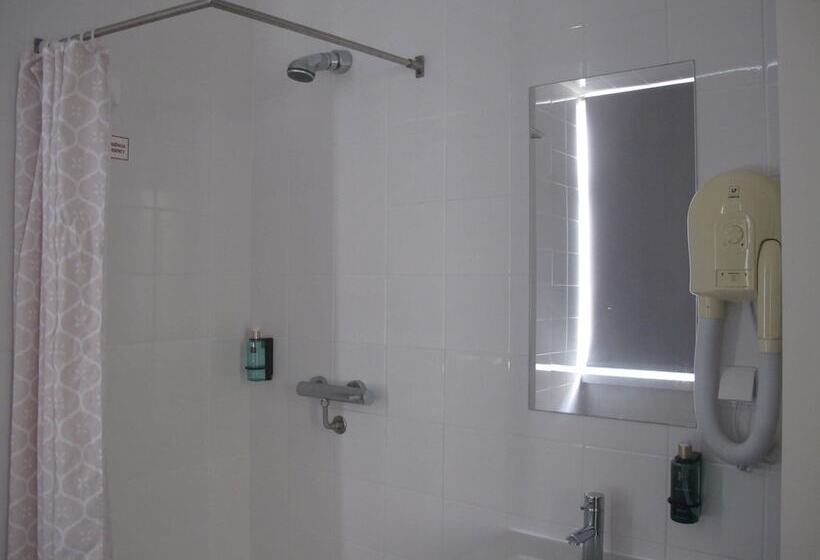 اتاق استاندارد سه نفره, Azores Youth Hostels   Sao Miguel