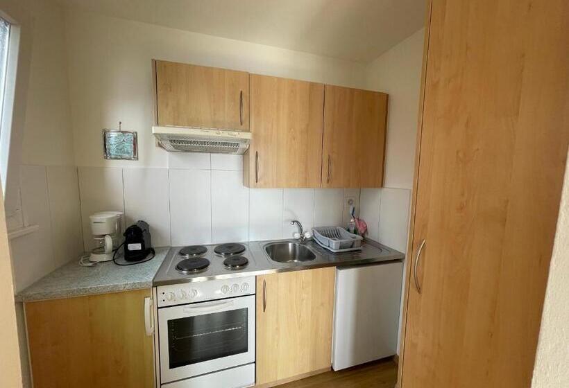 1 Bedroom Apartment Lake View, Residenza Bettina Bnb & Ferienwohnungen