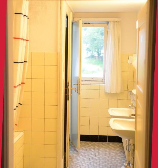 اتاق استاندارد چهارنفره با سرویس بهداشتی مشترک, Chalet Speciale   Hostel