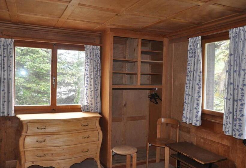 اتاق استاندارد چهارنفره با سرویس بهداشتی مشترک, Chalet Speciale   Hostel