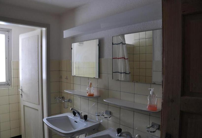 اتاق استاندارد با سرویس بهداشتی مشترک, Chalet Speciale   Hostel