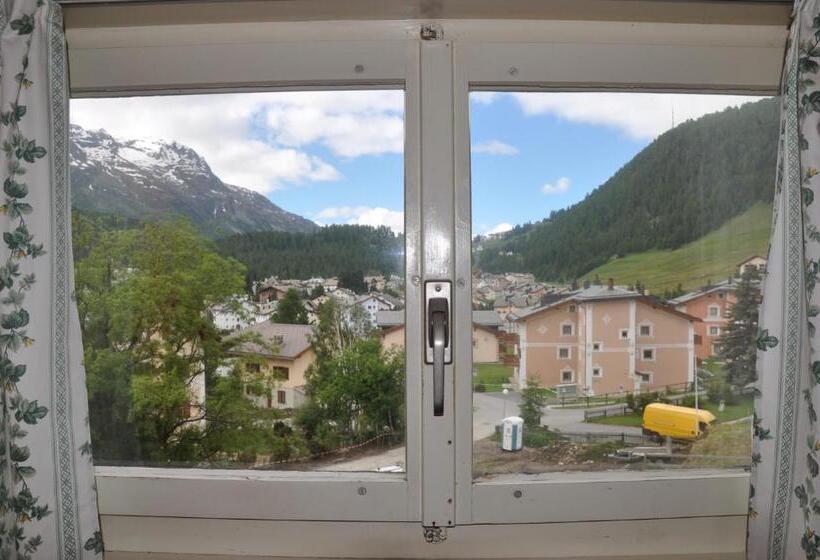 اتاق استاندارد سه تخته با سرویس بهداشتی مشترک, Chalet Speciale   Hostel