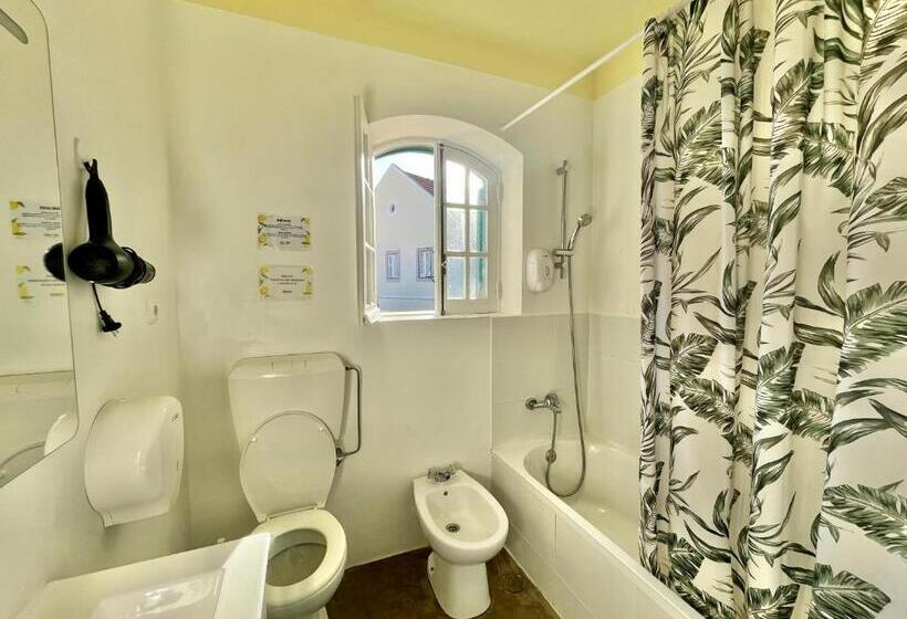 Номер Стандарт Совместная Ванная, Ljmonade Hostel