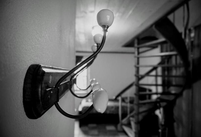 스탠다드 스튜디오, Hostel Kersenhof