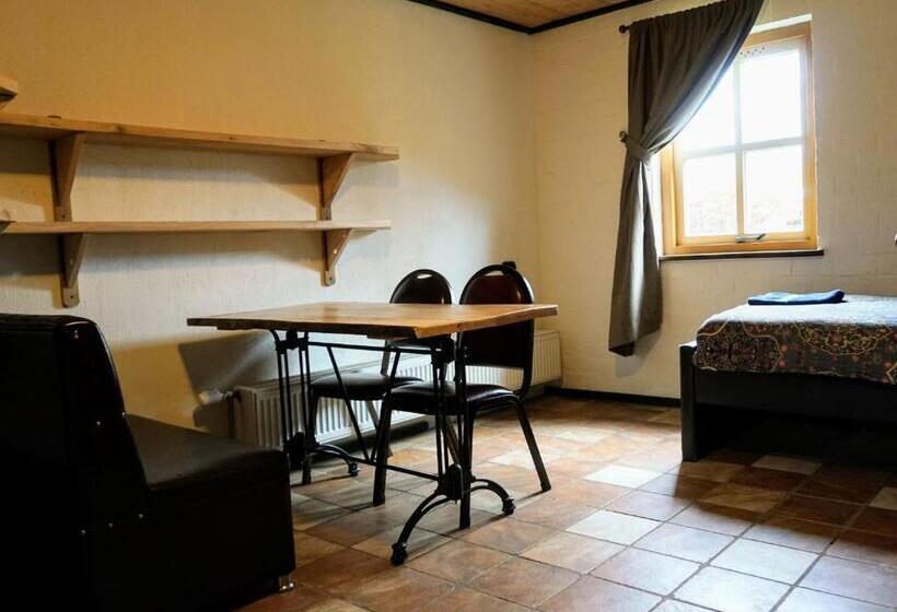 스탠다드 스튜디오, Hostel Kersenhof