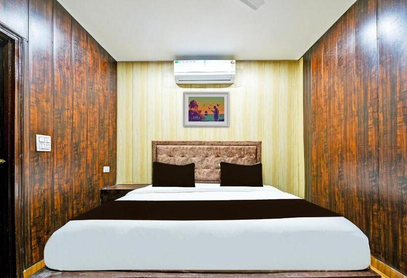 Quarto Triplo Clássico, O Lavish