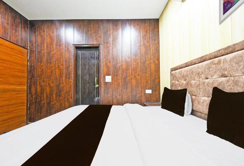 Quarto Triplo Clássico, O Lavish