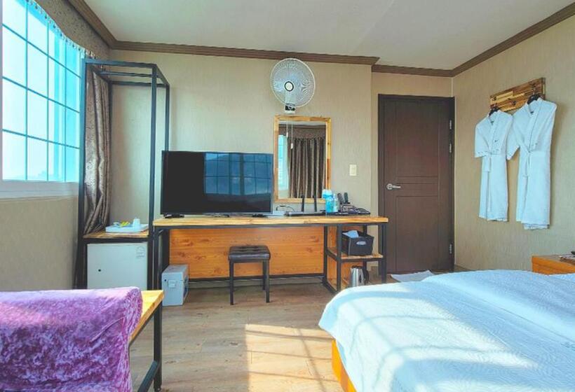 Номер Deluxe, Queen Motel