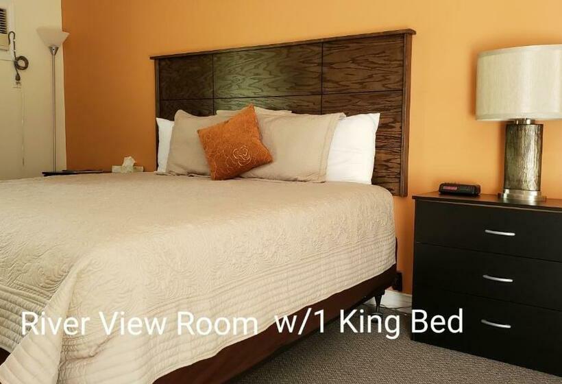 带大床的标准间, Cornerstone Motel
