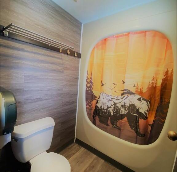 家庭间, Banff International Hostel
