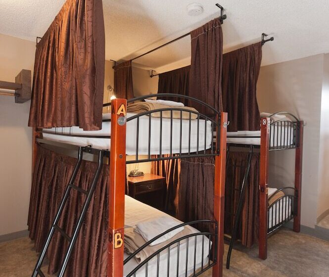 共用房间的床, Banff International Hostel