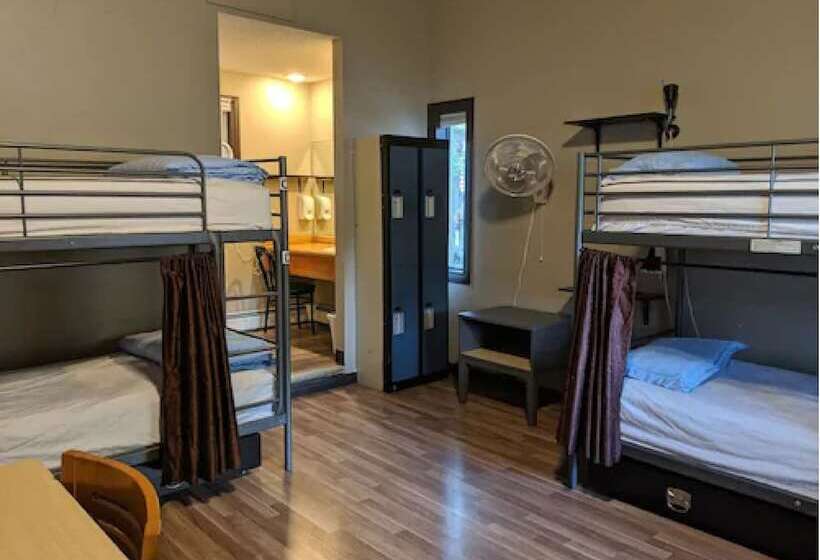 共用房间的床, Banff International Hostel