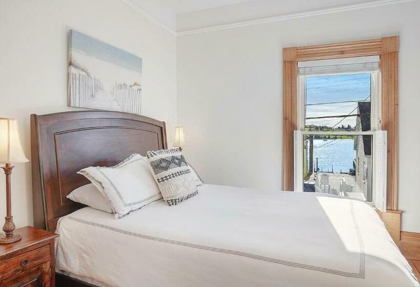 Quarto Estandar Cama Queen, Sail Inn Lunenburg