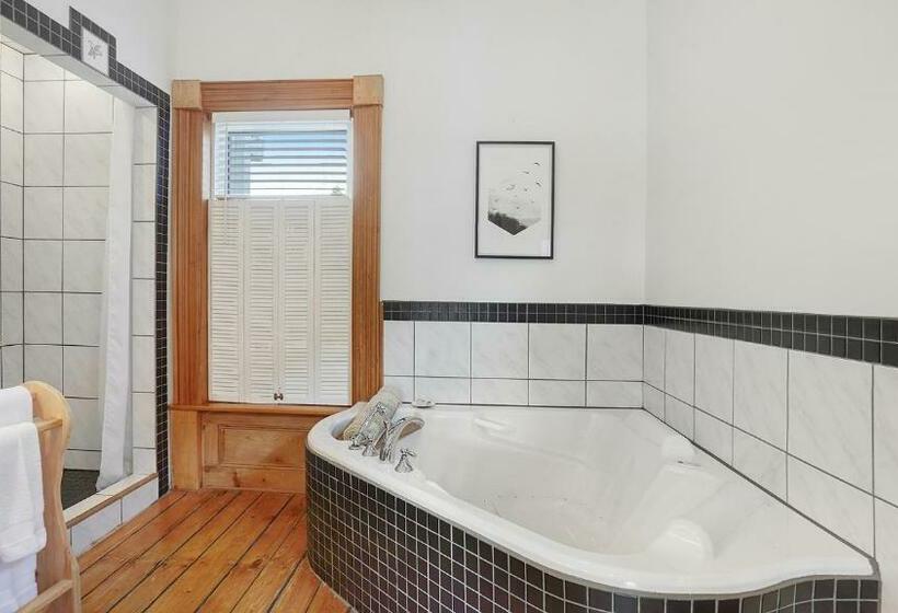 Quarto Superior Cama Queen, Sail Inn Lunenburg