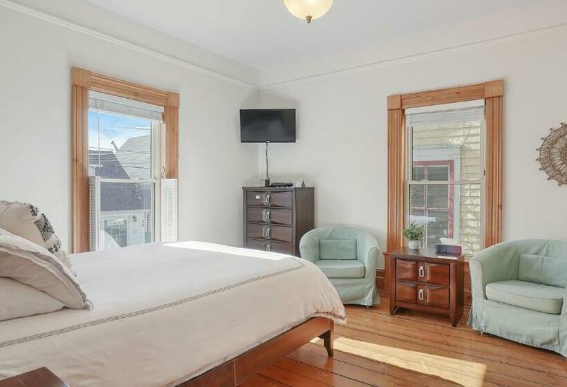 Quarto Estandar Cama Queen, Sail Inn Lunenburg