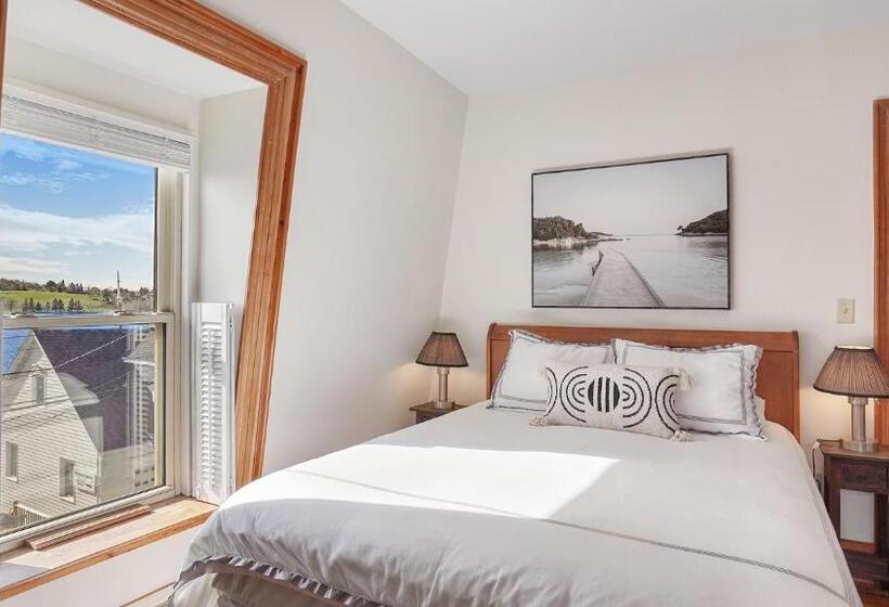 Quarto Superior Cama Queen, Sail Inn Lunenburg