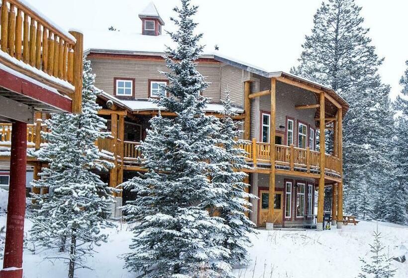 Кровать в Многоместном Номере с Общей Ванной, Hi Banff Alpine Centre   Hostel