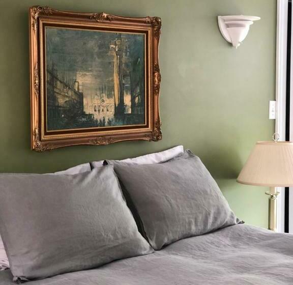 Люкс Вид на Сад, Mahogany Manor Bed & Breakfast
