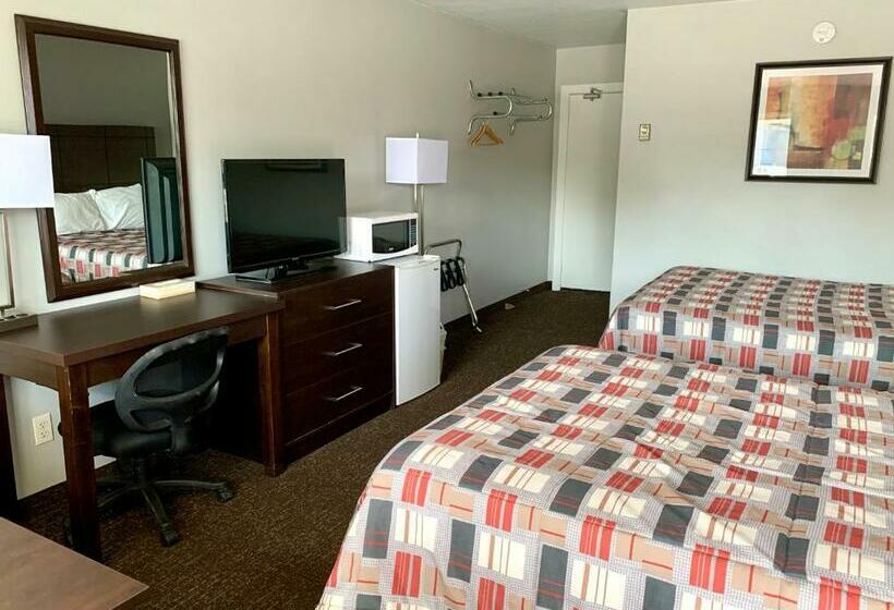 带2个双人床的标准工作室, Milestone Motel