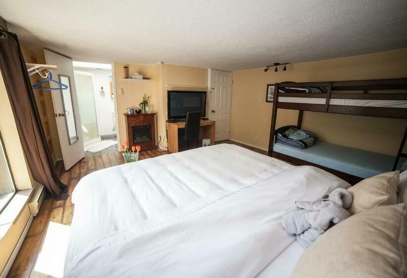 سوئیت با بالکن, Tall Trees Bed & Breakfast