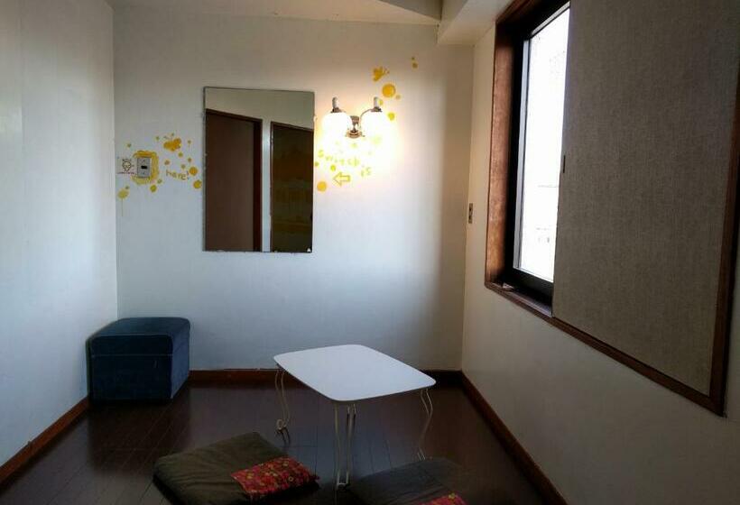 패밀리 룸 공용 욕실, Local Knot Backpackers  Moritomizu