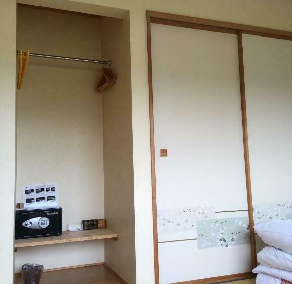 اتاق استاندارد با سرویس بهداشتی مشترک, Niseko Tabitsumugi Backpackers