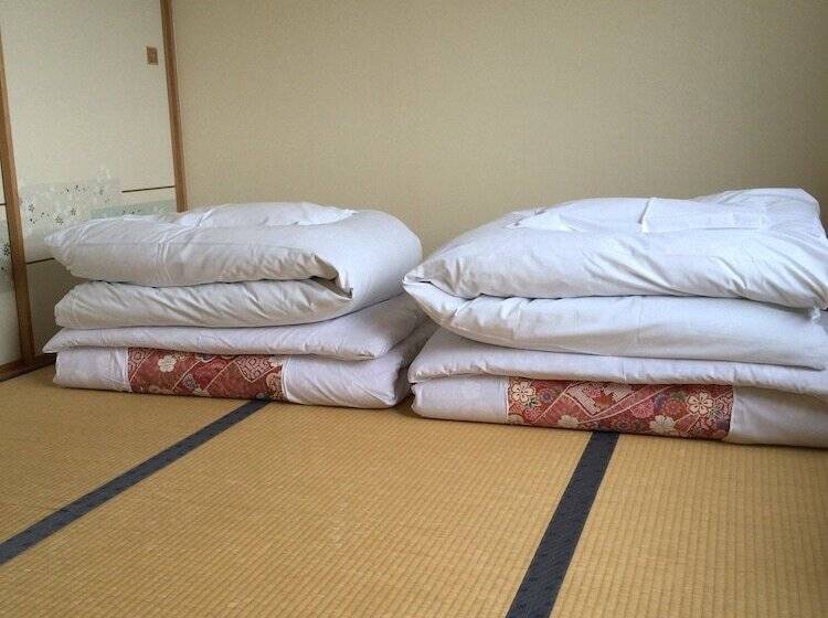 اتاق استاندارد با سرویس بهداشتی مشترک, Niseko Tabitsumugi Backpackers