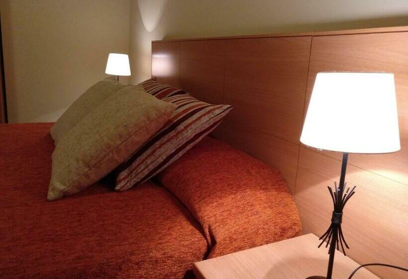 스탠다드 트리플 룸, Hostal Sant Roc