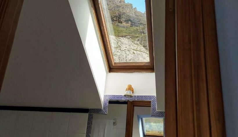 جناح, La Corona Del Auteiro