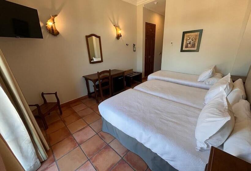 חדר סטנדרט לשלושה, Sierra De Ubrique