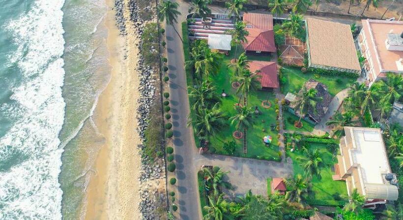 디럭스 룸, Asokam Beach Resort