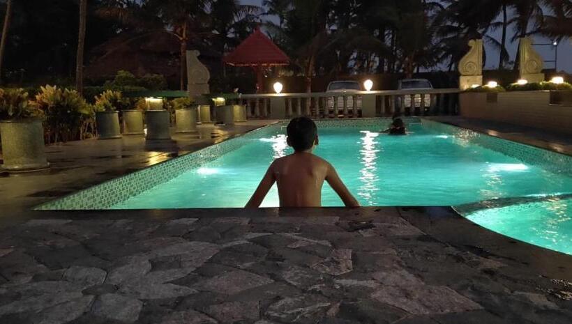 스위트, Asokam Beach Resort