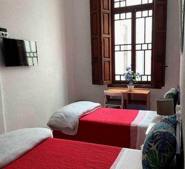 스탠다드 룸 공동 욕실, The Cathedral Hostel