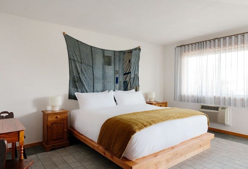 Номер Стандарт, Daunts Albatross Motel
