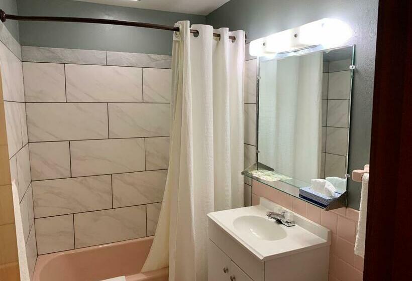 Номер Стандарт, The Crossroads Motel