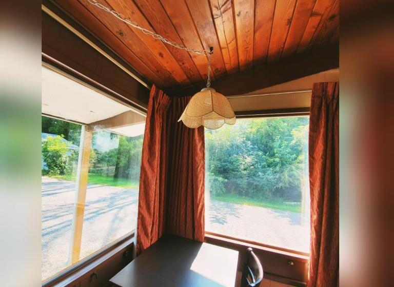 Люкс, The Crossroads Motel