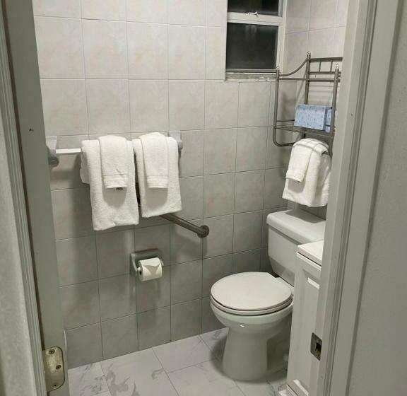 Студия Стандарт, Edgewater Lodge