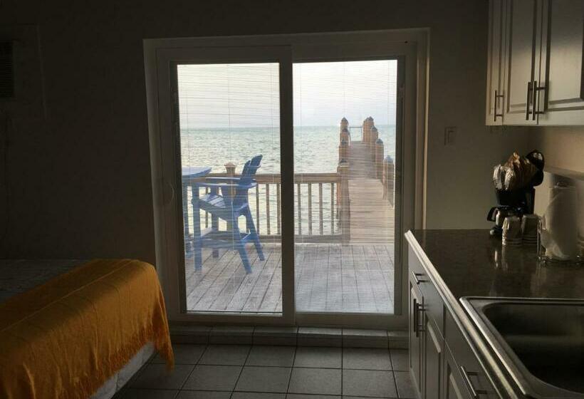 Студия Стандарт, Edgewater Lodge