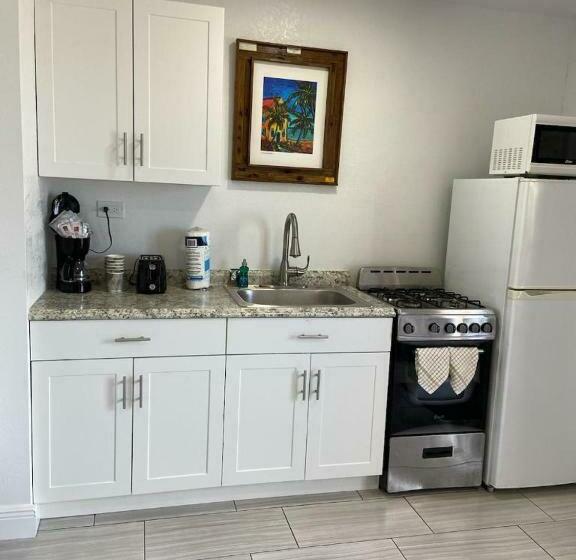 Студия Стандарт, Edgewater Lodge