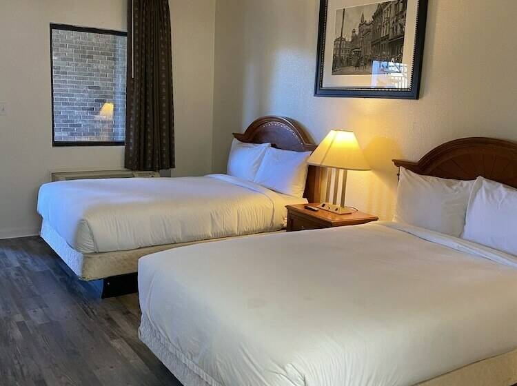 Люкс 2 Спальни, Traveler's Place Inn & Suites