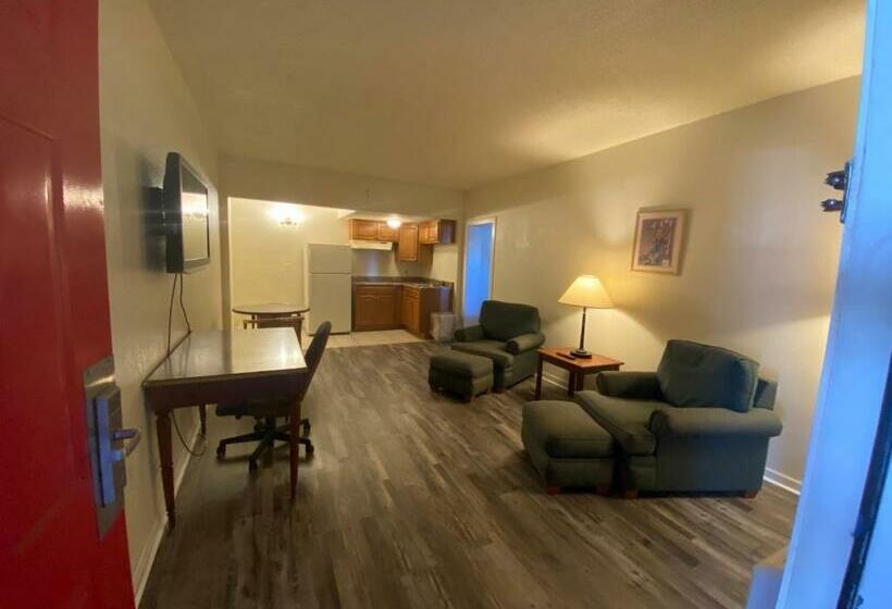 Люкс 2 Спальни, Traveler's Place Inn & Suites